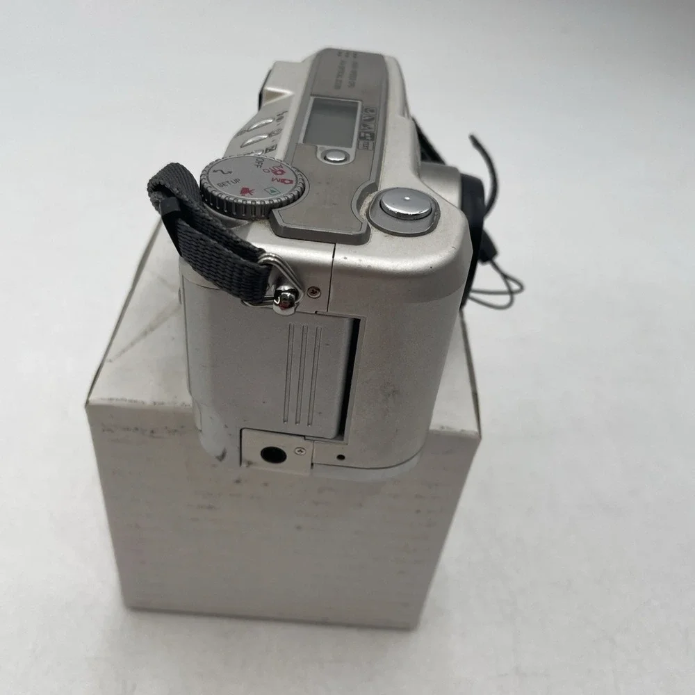 Minolta DIMAGE S404 4.0 MP Digital Camera 4X Zoom+Batteries+Memory Card